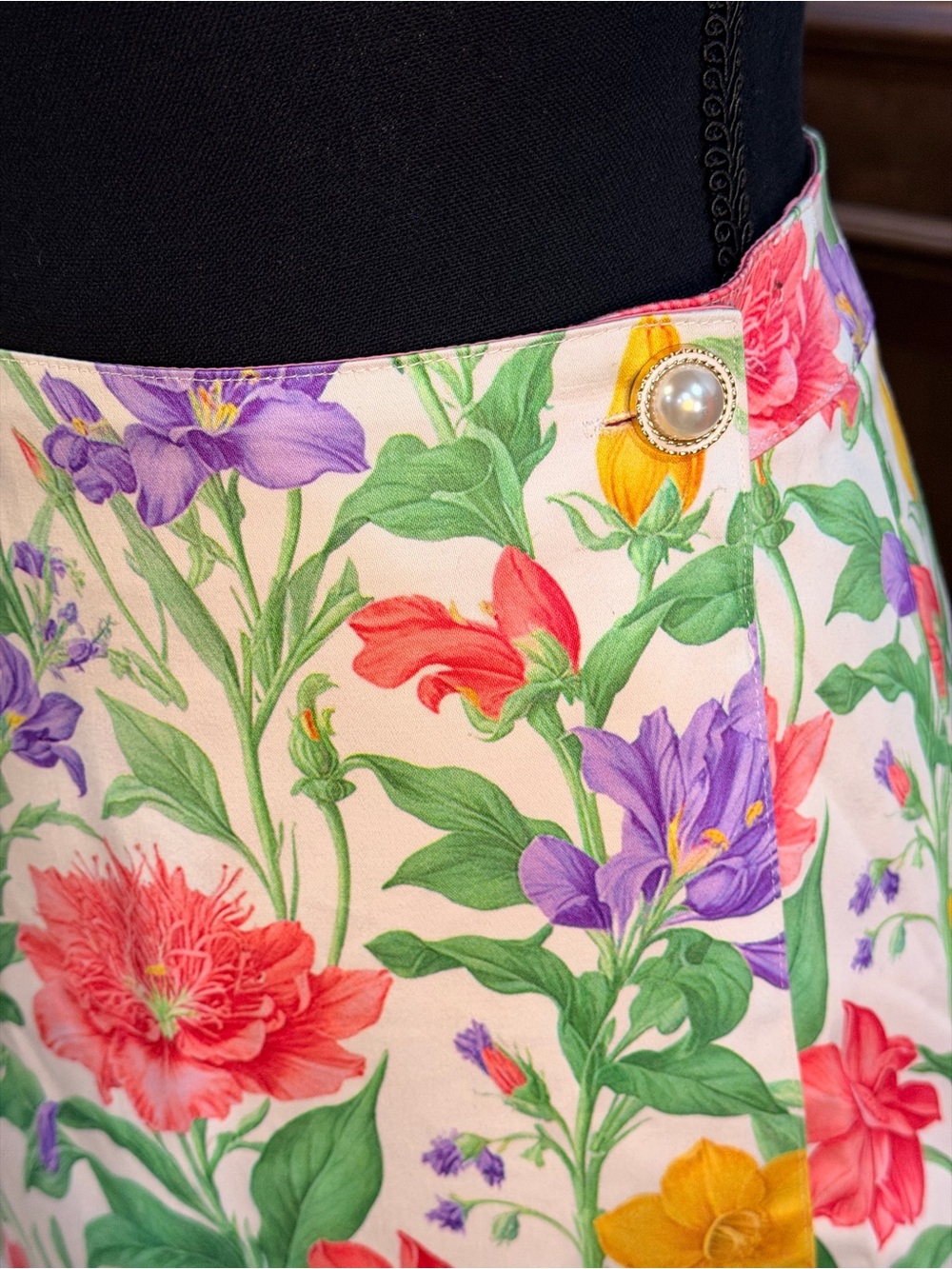 NWT SIZE S White Floral REVERSIBLE  Skirt with Pink, Yellow & Purple Blooms - Picture 3 of 10